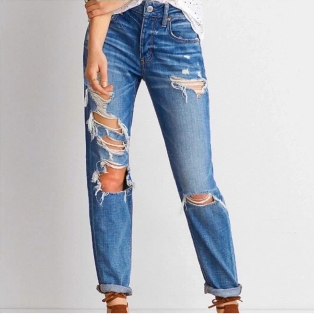 American Eagle Distressed Tomgirl Jeans Size 0 - Picture 2 of 12